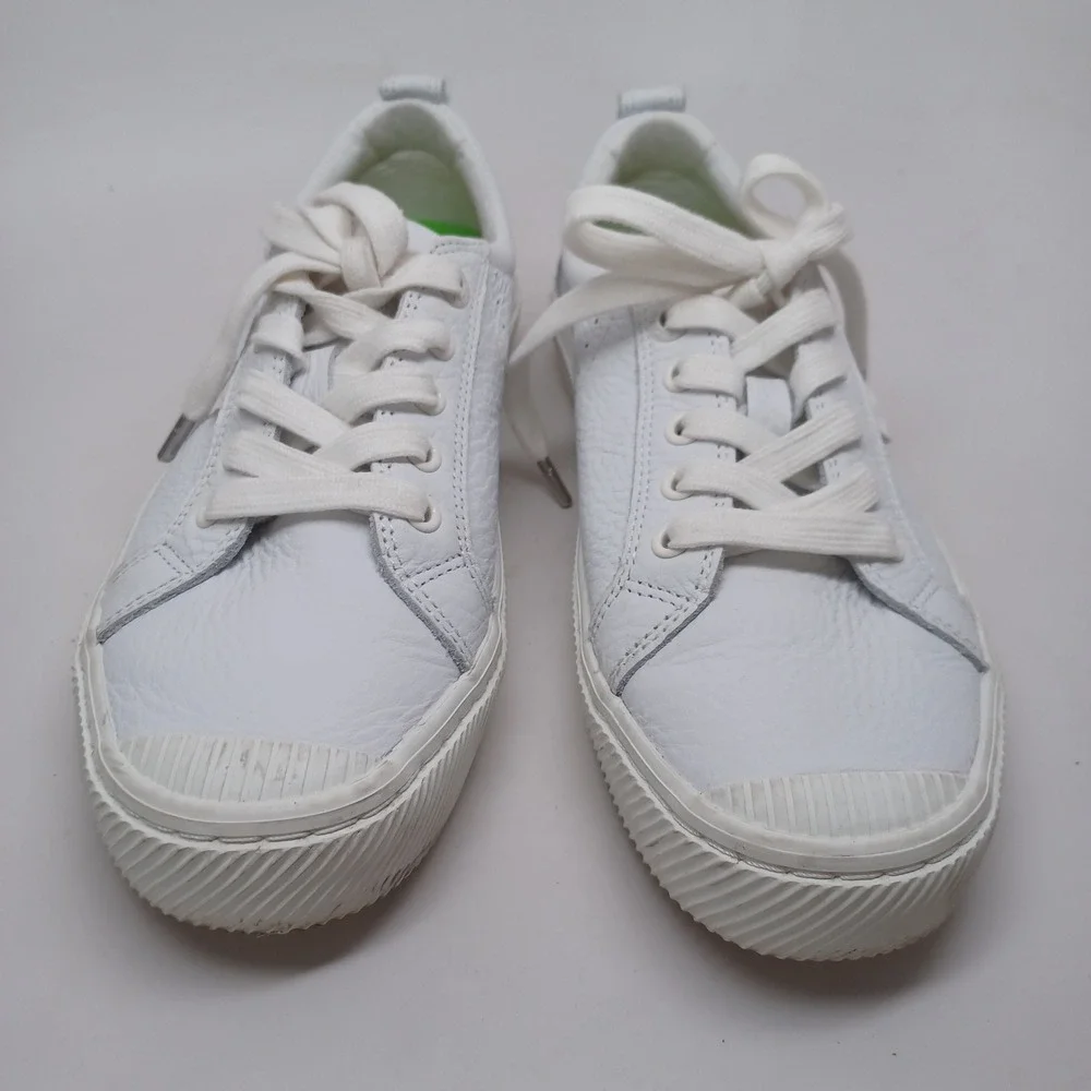 Cariuma OCA Low White Pebbled Leather Sneakers Womens 8 Mens 6.5 EU 39